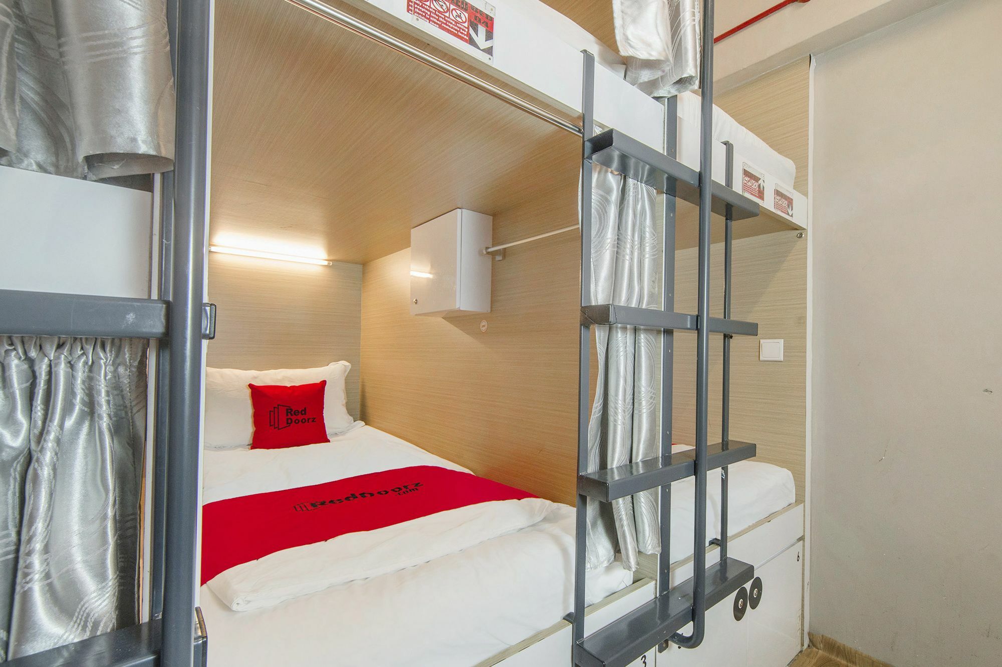Reddoorz Hostel @ Jalan Besar Σιγκαπούρη Εξωτερικό φωτογραφία